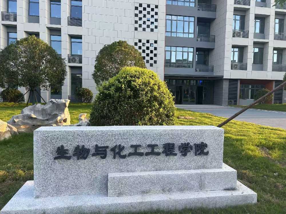 呼和浩特市扬州职业大学体育场高杆灯项目